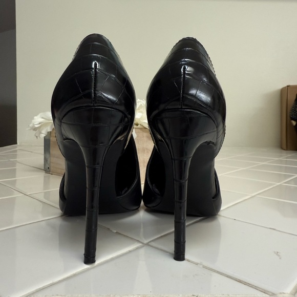 Steve Madden Darla Black Leather D'Orsay Pointed Toe Pumps Size 7.5 - Picture 5 of 9